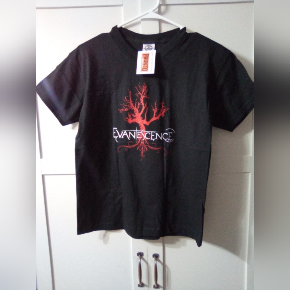 Evanescence Black with Red Tree Shirt NWT Youth/Juniors Size L (14/16)